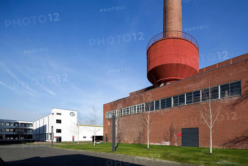 Krefeld, Vereingte Seidenweber AG Verseidag, boiler house built by Erich Holthoff in the style of Mies van der Rohe, clock tower on the left