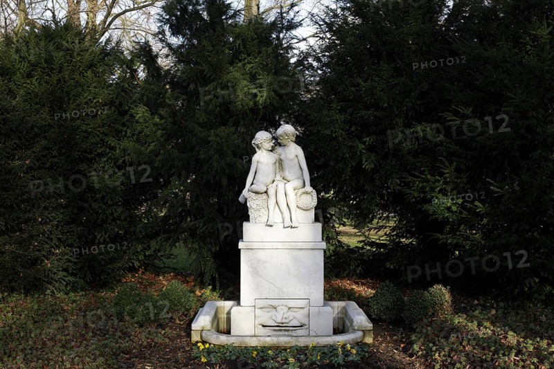Krefeld, Hohenzollernstraße, children's fountain (fairytale fountain)