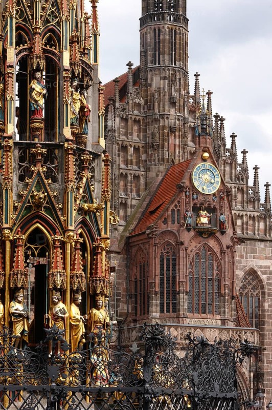 Beautiful fountain built 1389 - 1396 by Parlier and stonemason Heinrich Beheim, church built under Emperor Charles IV 1355 - 1358 as the first Gothic hall church in Franconia. Hallenkirche Franconia, master builder probably Peter Parler, St., Sankt, Saint