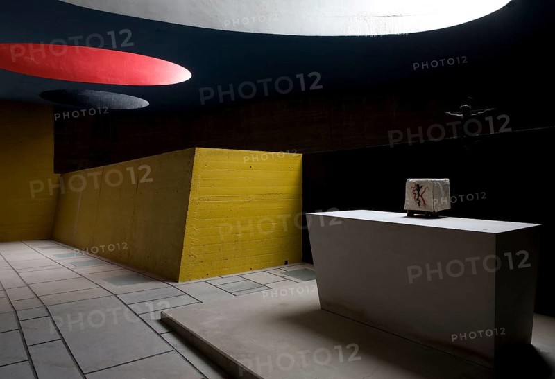 Le Corbusier 1956 to 1961, Church, Altar in the upper northern side chapel, St., Sankt, Saint