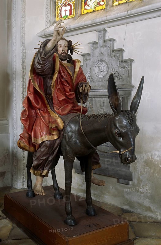 Parish Church of the Assumption of the Virgin Mary. Palmesel. The church was baroqueised in the 17th century. The baroque Stations of the Cross cot, the high altar figures and the Palmesel date back to 1671 and were created by Lorenz Luidl, St., Sankt, Saint