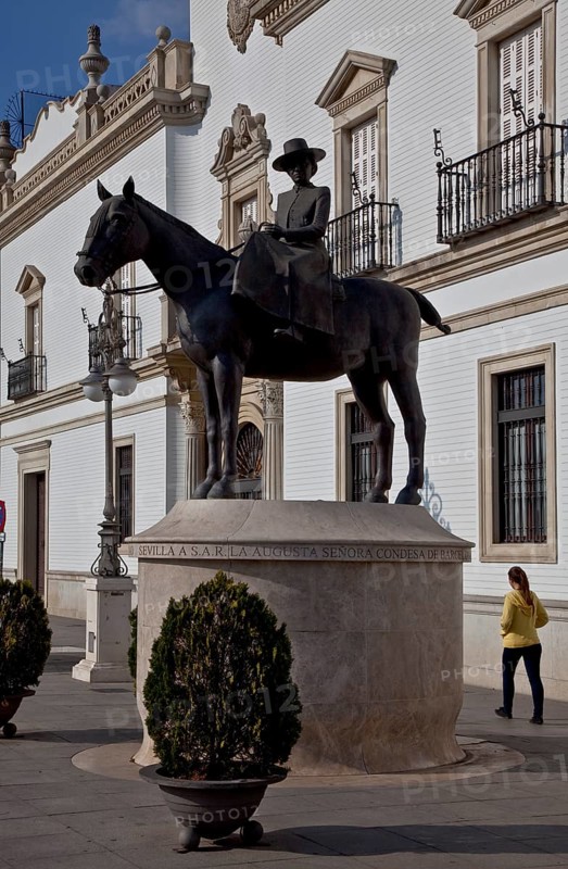 Seville, equestrian statue. Doña María de las Mercedes Christina Genara Isabel Luísa Carolina Victoria de Borbón y Orléans. 1910-2000 Mother of King Juan Carlos Sevilla, St., Saint, Saint