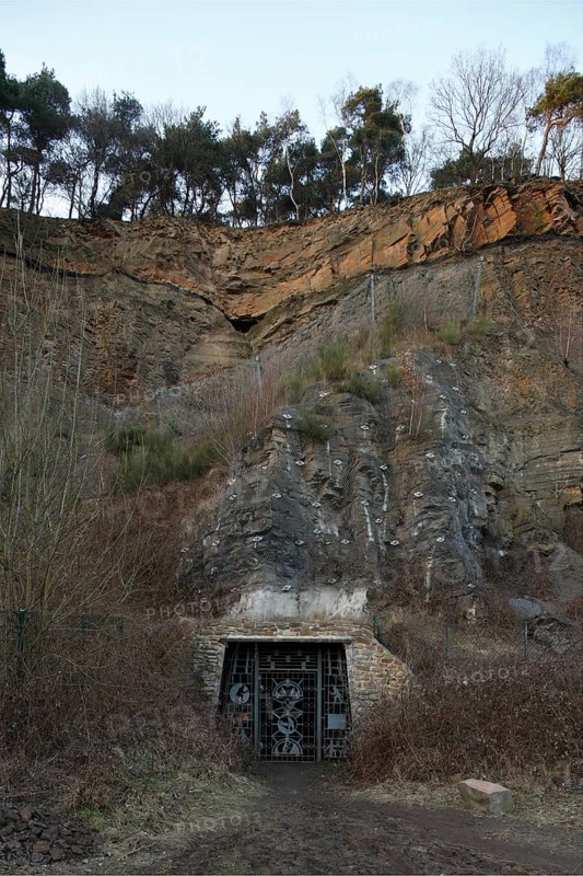 Adit of Nachtigall colliery with coal seam visible above, entrance