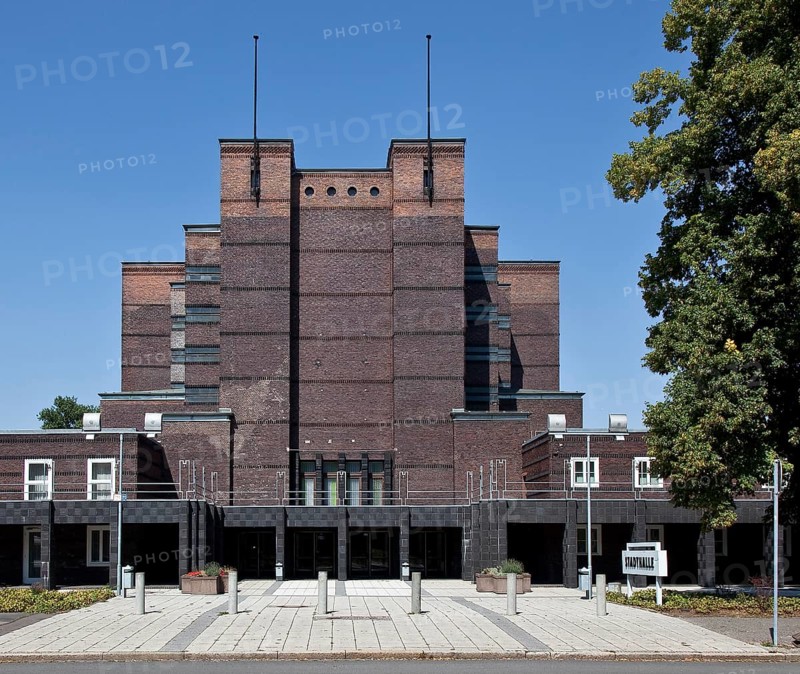 Magdeburg Rotehornpark civic hall built in 1927 by Johannes Göderitz for the German Theatre Exhibition. Main view from the south
