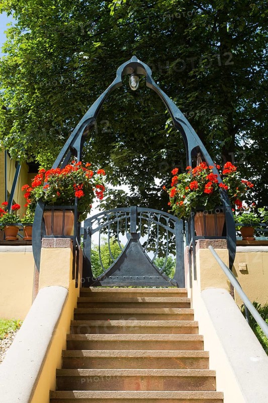 Built in 1902/1903 by Henry van de Velde and extended in 1911. Stairs and garden gate