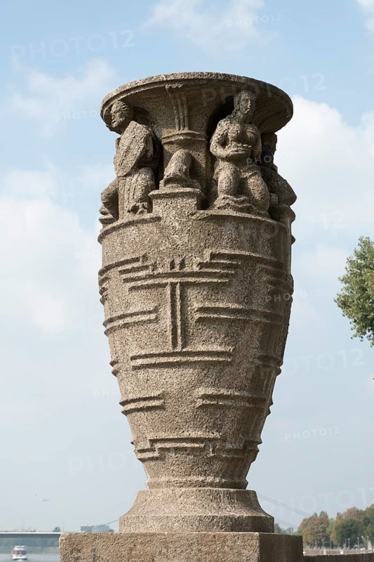 Expressionist decorative vase made of shell limestone on the bank protection wall: Nibelungen by Ferdinand Heseding