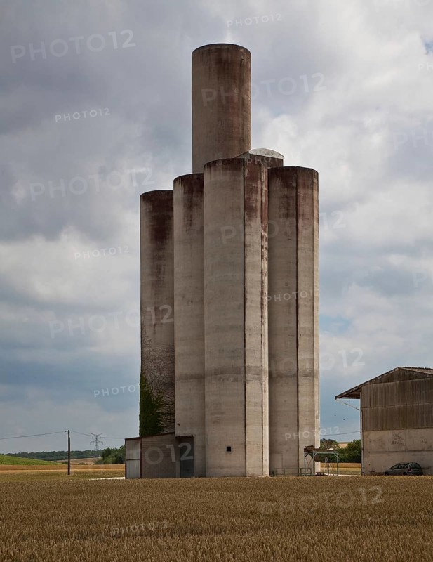 Ligny-le-Chatel. Silo, grain silo