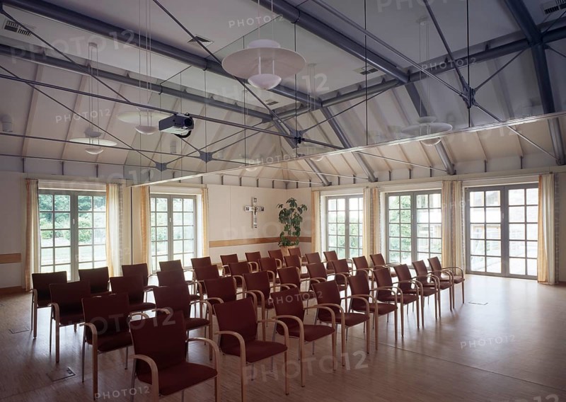 Spindlhof Castle, view from the south-east. Manor house from 1570, rebuilt in 1894 in neo-Gothic style, today the Albertus Magnus education and conference centre of the diocese of Regensburg. View of the plenum from 1999