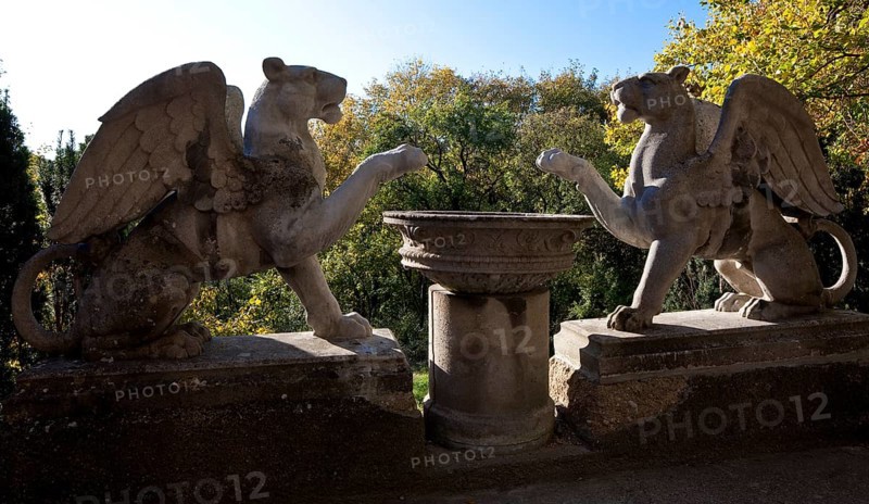 Main construction period 1907-1915 by Bernhard Sehring, viewing pulpit with sculptures of winged lions