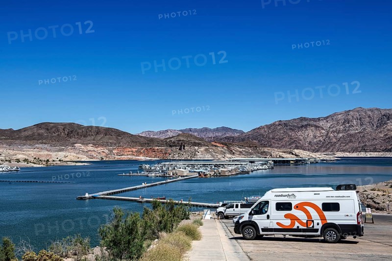 Motorhome in front of Lake Mead National Recreation Area, Nevada, USA, North America