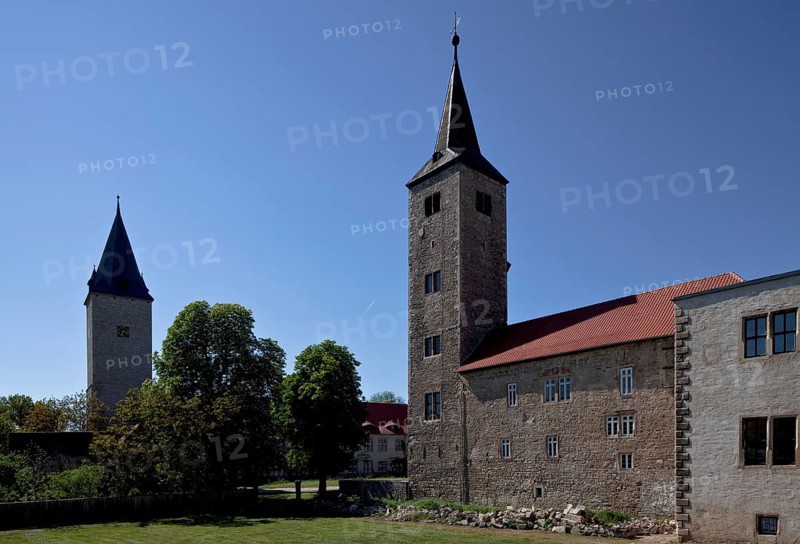 Former castle, keep of the lower castle on the left and the upper castle from the south-east, 14th century, south wing of the upper castle on the right, 16th century