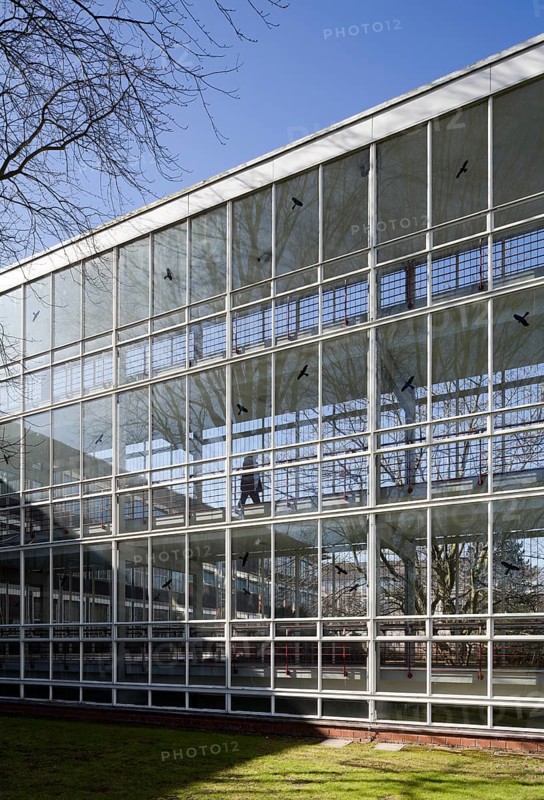 Egon Eiermann 1951-56, glass connecting corridor between administration building and warehouse tower block
