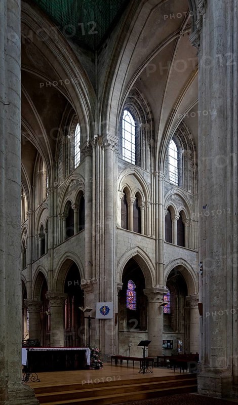 View from the crossing to the south choir wall on the left and into the south transept, St., Sankt, Saint