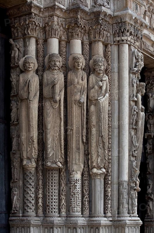 1195-1260 Main construction period, west façade, royal portals 1145-70 with biblical kings, queens, prophets and others as mural figures, St., Sankt, Saint