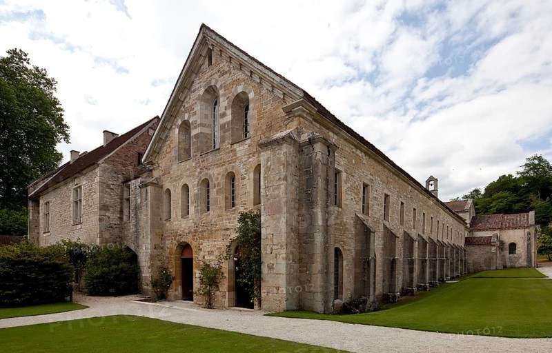 Fontenay former Cistercian monastery cloister building south of the church built in the 12th century on the upper floor dormitory on the lower floor monks' hall, St., Sankt, Saint