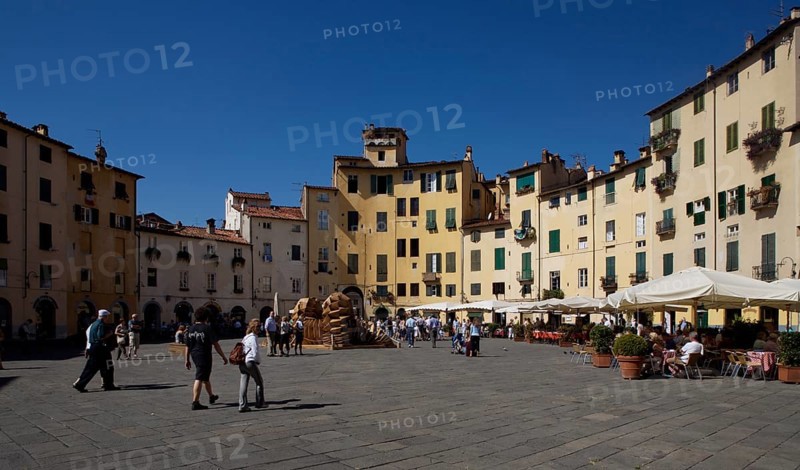 Medieval houses in a Roman amphitheatre