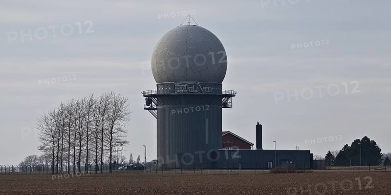 Radar direction finder tower