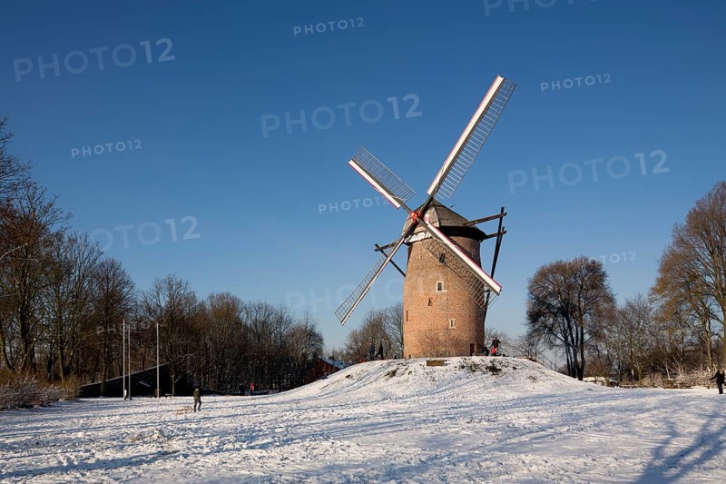 Tower windmill between Krefeld and Meerbusch. The grain mill is around 700 years old, making it one of the oldest preserved windmills in the Lower Rhine region, probably built on a defence defence tower in front of Linn Castle. Tobogganing children