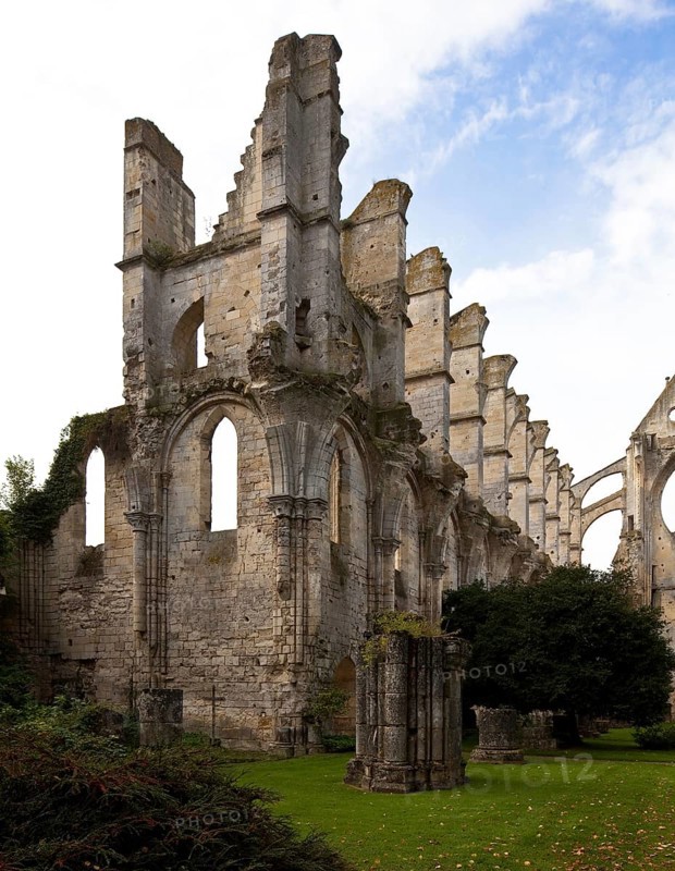 Cistercian church consecrated in 1227, view from the crossing to the south-west, in front remains of the south-western crossing pillar, St., Sankt, Saint