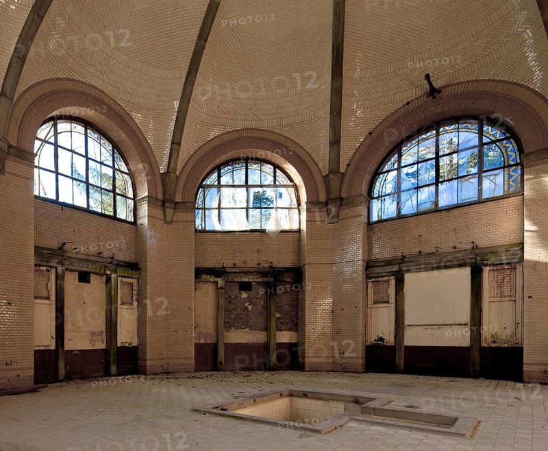 Central bathhouse around 1900, domed hall inside