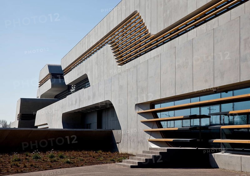 Montpellier, multi-purpose building PIERRESVIVES, built 2006-2012 by Zaha Hadid, Vestibühl, courtyard view from the east