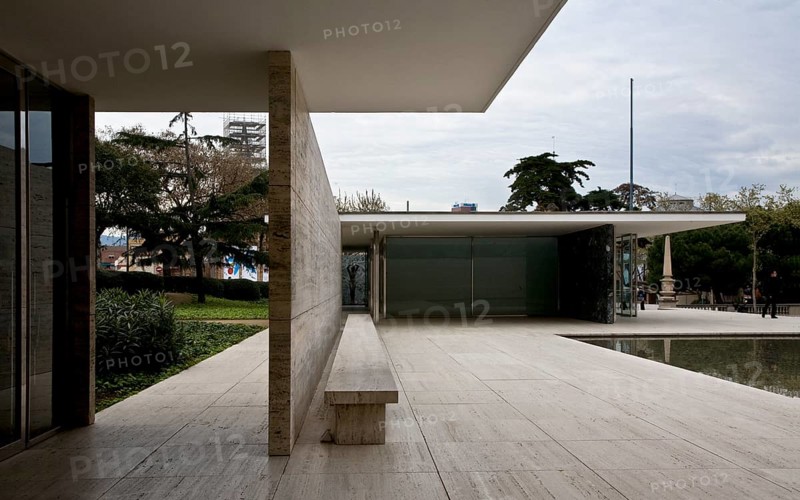 Barcelona Pavilion Pavilion of the 1929 World Exhibition, reconstruction 1983-1986, view from the side pavilion to the main building