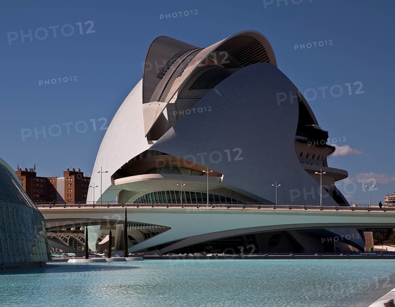 City of Arts and Sciences (cat./val. Ciutat de les Arts i de les Ciències), Opera House QUEEN SOFIA, El Palacio de las Artes Reina Sofía (en valenciano Palau de les Arts Reina Sofia) es el teatro de la ópera de Valencia, view from south