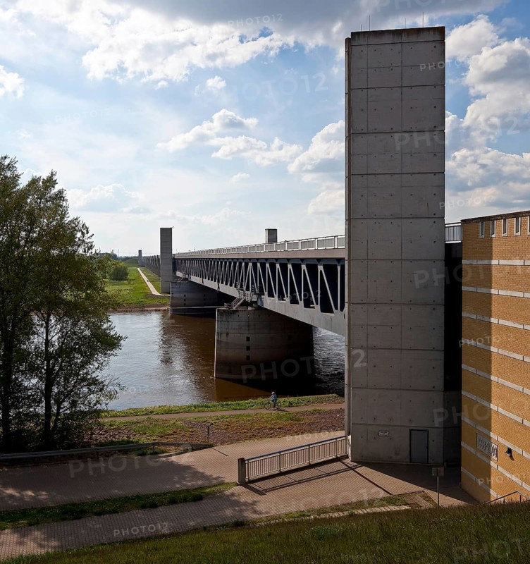 Magdeburg Canal trough bridge north of the city over the Elbe In the course of the Elbe-Havel Canal and the Mittelland Canal South side from the eastern bank with pylons