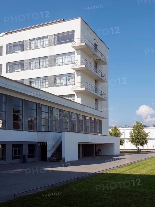 Dessau, Bauhaus, Prellerhaus studio building, south side with canteen in the connecting wing