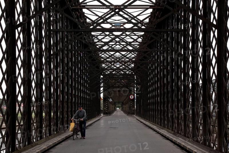 Built 1851-1857, original steel lattice superstructure, interior view of the temporary bridge