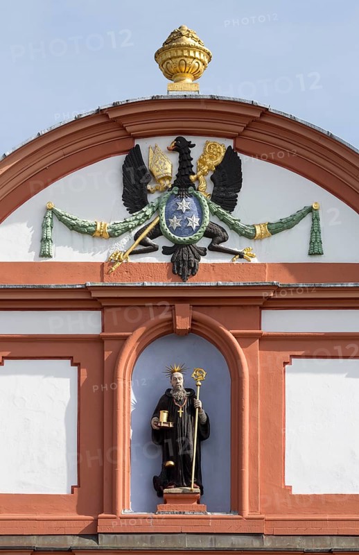 Prelature, bishop's figure above the outer portal