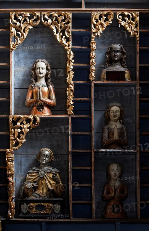 Golden chamber with reliquaries after restoration with historical colour scheme (blue), east wall, St., Sankt, Saint