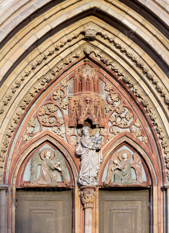 West portal, tympanum with angels and Madonna, St., Sankt, Saint