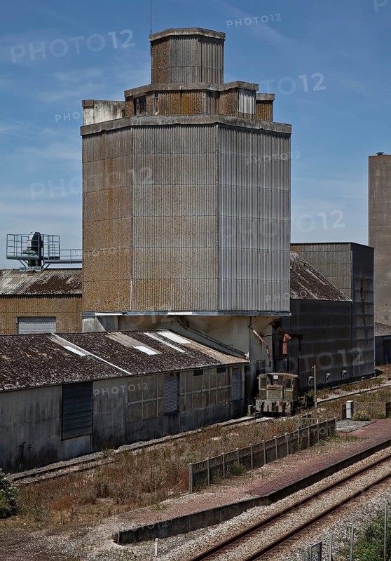 Allonnes south-east of Chartres. Silo with hexagonal floor plan built in the second half of the 20th century
