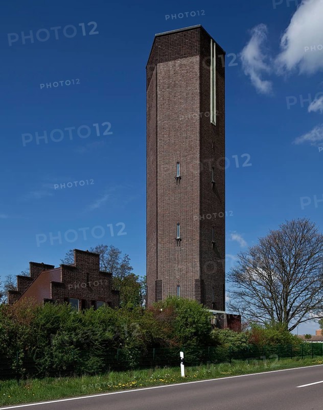 Zörbig near Halle (S) Water tower Clinker-clad steel construction on hexagonal ground plan by architect Reuter (Bitterfeld) built in 1929 left Engine house