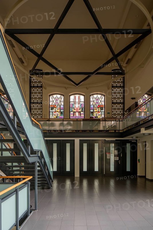 Krefeld, Jewish community centre in Wiedstraße. Entrance hall with reconstructed windows by Jan Thorn-Prikker, architecture: Klaus Reymann