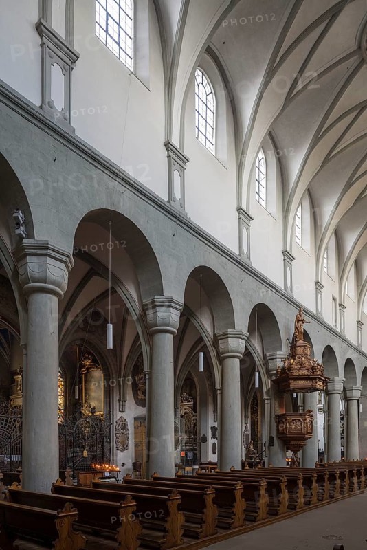 Constance, cathedral, interior, northern nave wall with Romanesque columns and baroque pulpit