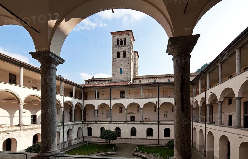 Italy Como Church of San Abbondio Arcaded three-storey late Renaissance cloister from the north 16th century behind it five-nave church with choir flank towers 12th century, St., St., Saint, Saint