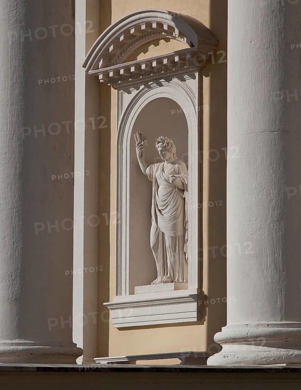 Wörlitz, castle, built 1769-1773, founding building of German Classicism, architect Friedrich Wilhelm von Erdmannsdorff, figure of Ceres to the left of the main portal, created by Johann Christian Ehrlich in 1774