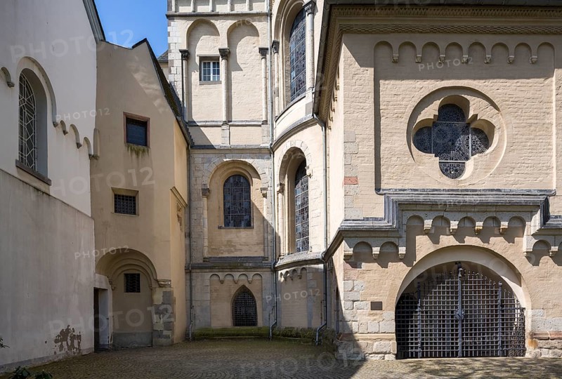 Brauweiler near Pulheim, St Nicholas' Abbey Church, view from the east, choir apse (right), passage to the cloister on the left