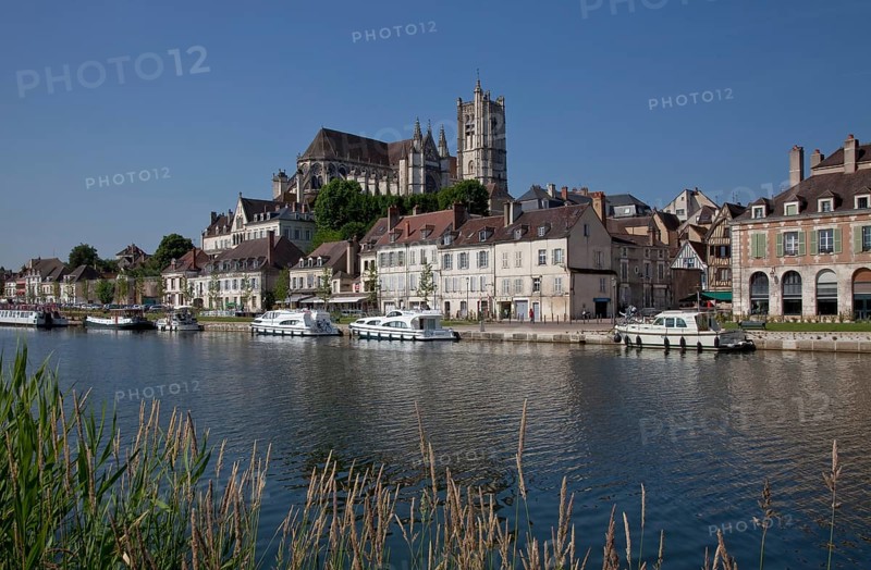Frankr Auxerre Burgundy Cathedral St-Etienne 70159 View from north-northeast over the Yonne Auxerre, Cathedral, St., Saint, Saint
