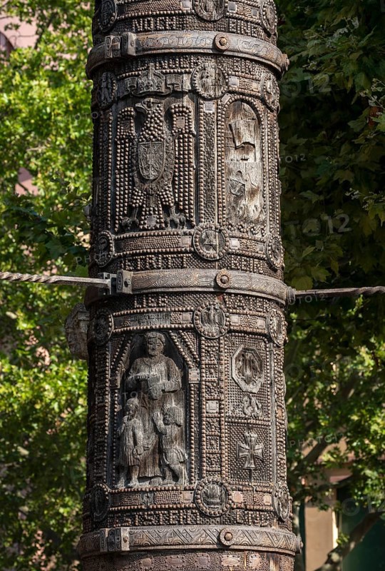 Mainz, market square in front of the cathedral, nail column from the First World War