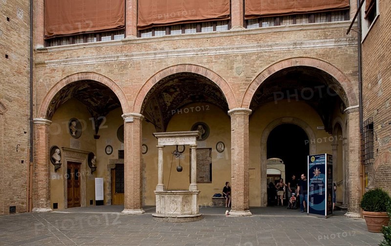 Siena, Chigi Sarazini