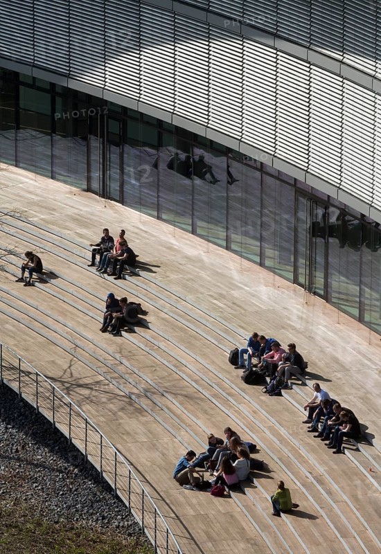 Ökonomicum, Oeconomicum, Institute of Economics, view from the roof of the library with students