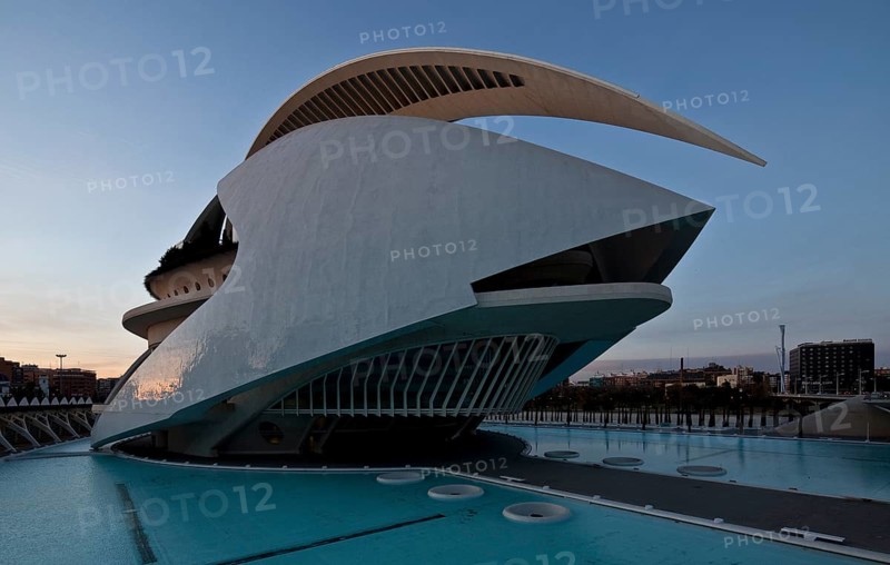 City of Arts and Sciences (cat./val. Ciutat de les Arts i de les Ciències), opera house QUEEN SOFIA, El Palacio de las Artes Reina Sofía (en valenciano Palau de les Arts Reina Sofia) es el teatro de la ópera de Valencia, view from south
