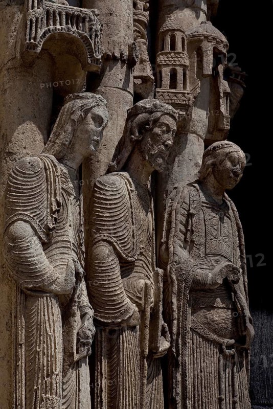 1195-1260 Main construction period, west façade, royal portals 1145-70 with biblical kings, queens, prophets and others as mural figures, St., Sankt, Saint
