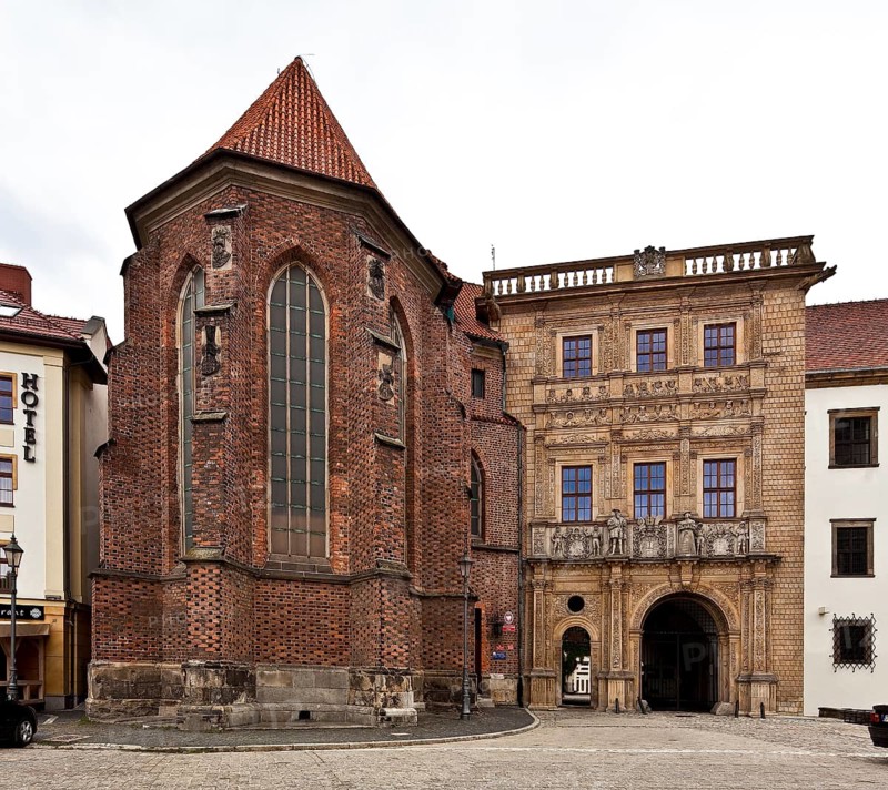 Begun in 1544, above the passageway figures of Duke George II and Barbara of Brandenburg, St., Saint, Saint