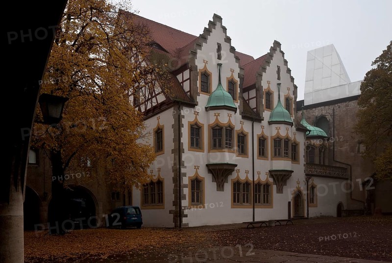 Museum building from the north-east, built in 1904 by Carl Rehorst, free replica of the valley office demolished near the market in 1882, view across the courtyard