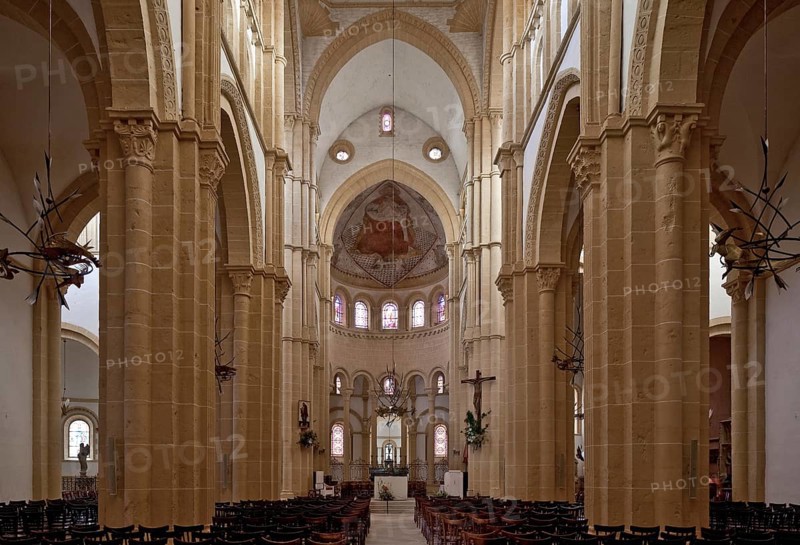Frankr Paray-le Monial Burgundy Basilica Sacre-Coeur Begun around 1100 Interior facing east Painted in 2005 according to the findings of the 15th century Apse fresco around 1400, St., Saint, Saint