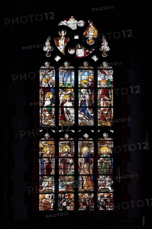 Renaissance window from 1535 on the end wall of the south aisle: Lamentation, below which the donor Wilhelm v. Manderscheid-Kail, Abbot of Prüm, Stablo and Malmedy kneels in front of saints, St., Sankt, Saint